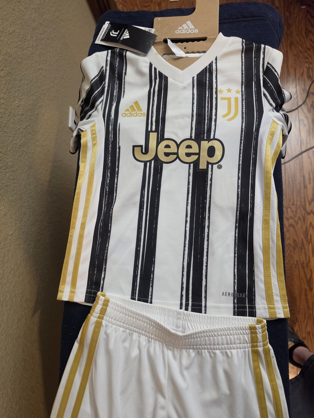 Adidas Juventus 2020/21 Home Mini Kit - Size 2XS (5-6Y)